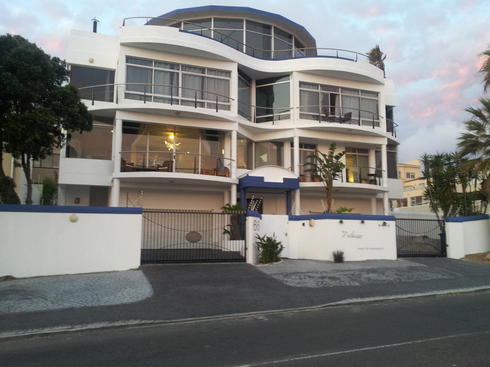 Bread & Barrel Palazzo Blouberg Hotel Bloubergstrand Buitenkant foto